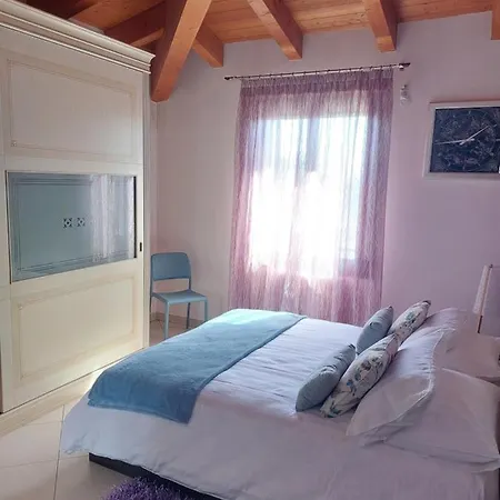 Elizabeth's House * Mirandola